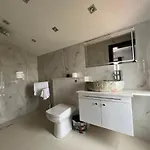 Victoria Hotel 4*
