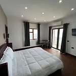 Victoria Hotel Memlishte