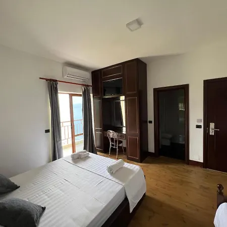 Victoria 4*