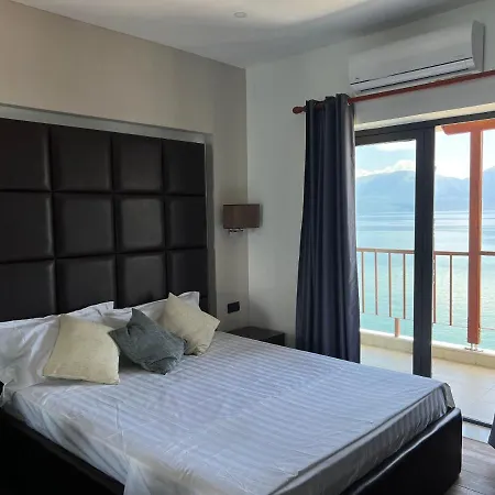 Victoria Hotel 4*