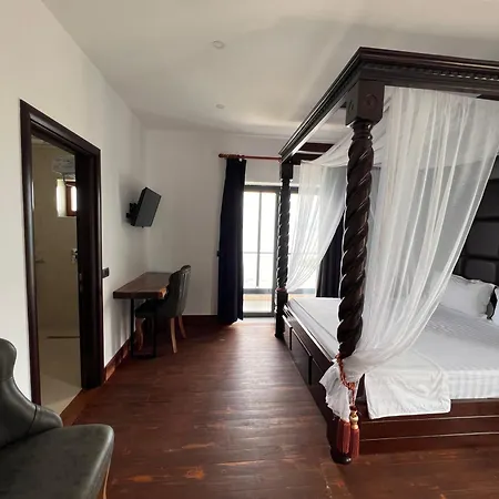 Victoria ホテル 4*