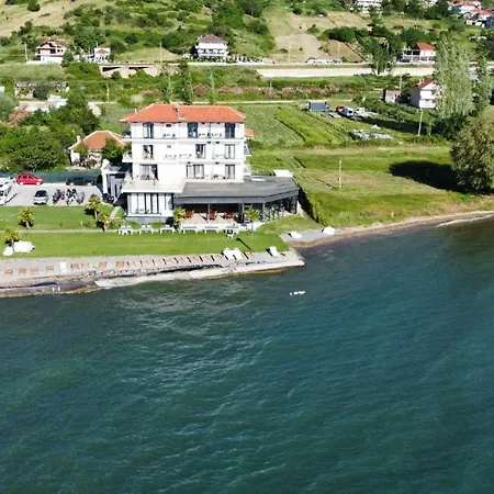 Victoria 4*