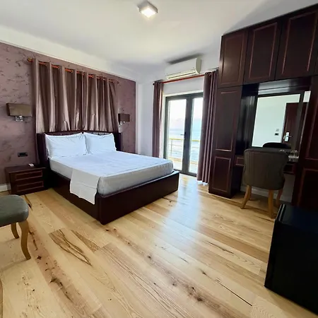 Victoria 4*