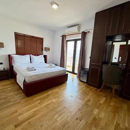 Victoria 4*