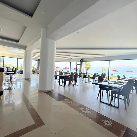 Victoria Hotel Mëmëlisht