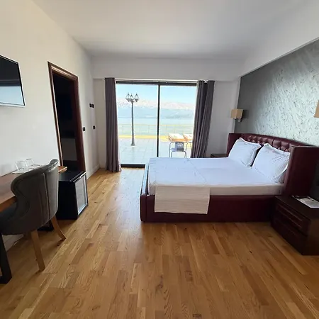 Victoria 4*