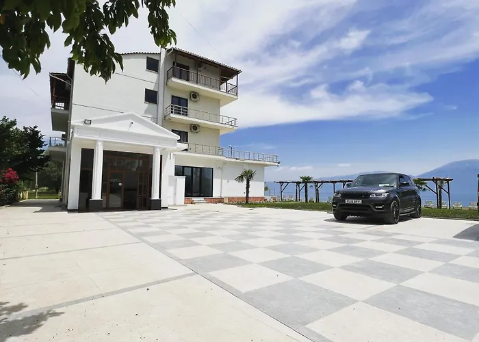 Victoria Hotel 4*