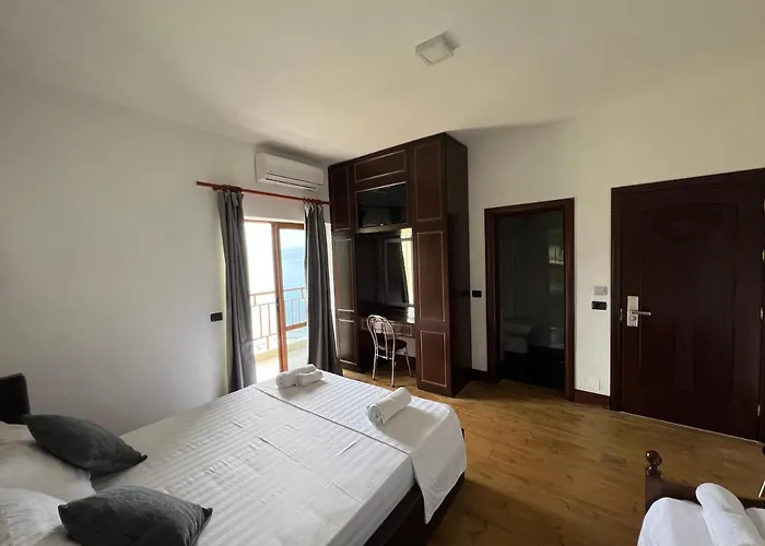 Victoria 4*