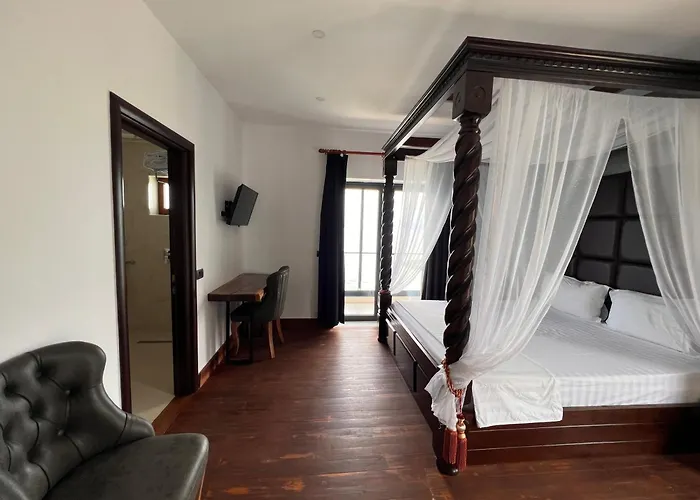 Victoria Hotel 4*